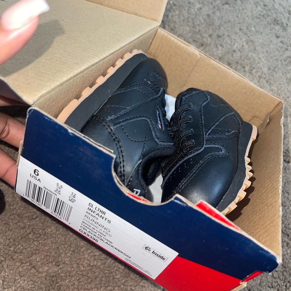 Reeboks🖤🤎 - Picture 5 of 5